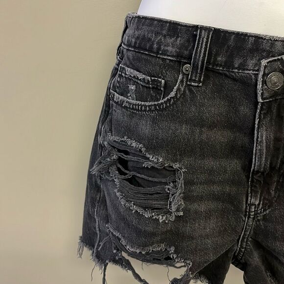 American Eagle Black Destroyed Distressed Whisker Faded Mom Shorts - Size 10 - Picture 6 of 16